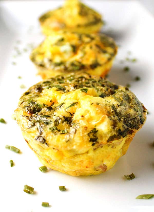 These Mini Ham and Cheese Frittatas are so easy to make, breakfast can be ready in about 20 minutes! | Tastefulventure.com