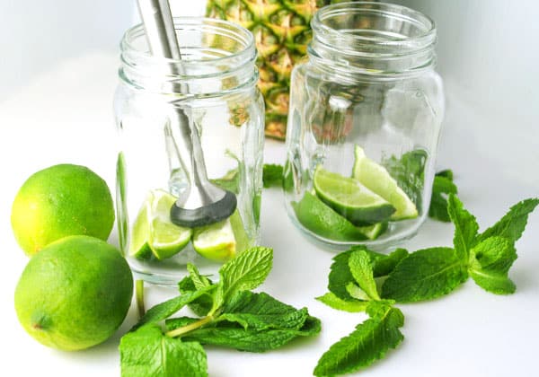 These Pineapple Mojitos are so light and refreshing, it's the perfect Cocktail! | Tastefulventure.com