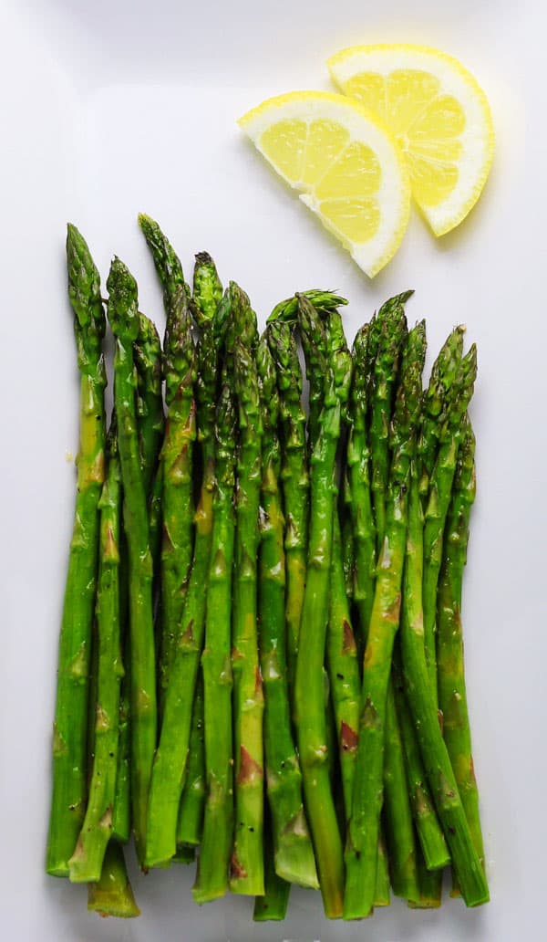 Roasted Asparagus with Lemon, an easy side dish perfect for any meal! | Tastefulventure.com