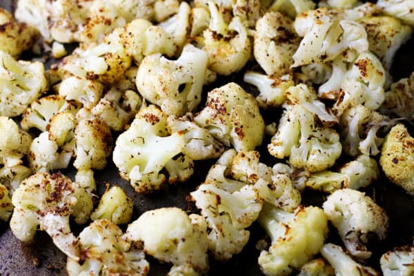 This Roasted Garlic Cauliflower is loaded with Vitamin C and only has 56 Calories per serving! Tastes so delicious and is guilt free! | Tastefulventure.com